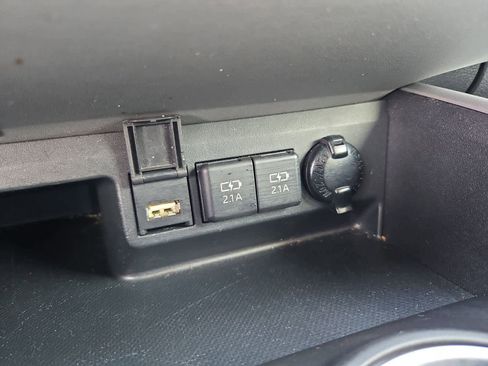 Used 2021 Toyota Highlander XLE image 30