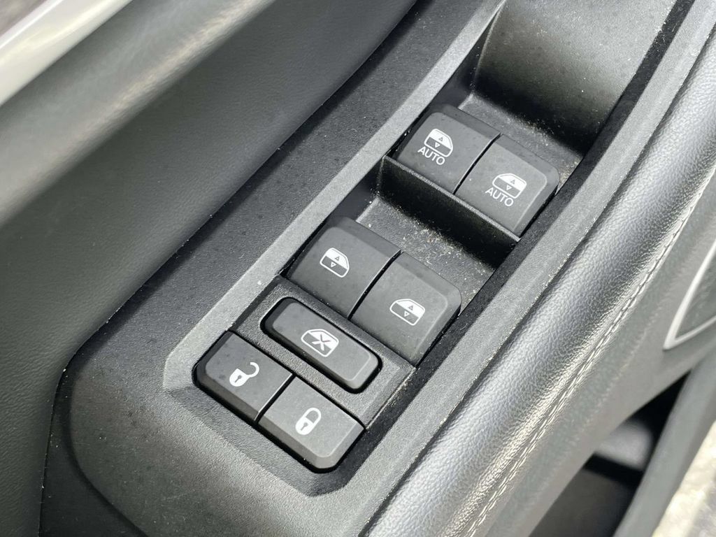 Used 2023 Jeep Grand Cherokee L Limited AWD/4WD image 29