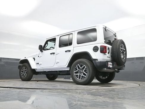 Used 2025 Jeep Wrangler Unlimited Sahara AWD/4WD image 51