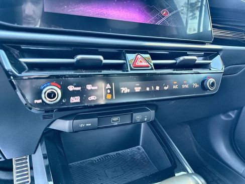 Used 2024 Kia Niro EX Touring image 27