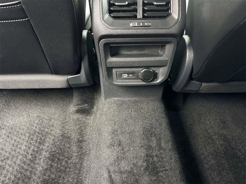 Used 2024 Volkswagen Tiguan SE image 14