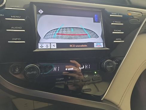 Used 2018 Toyota Camry XLE image 17