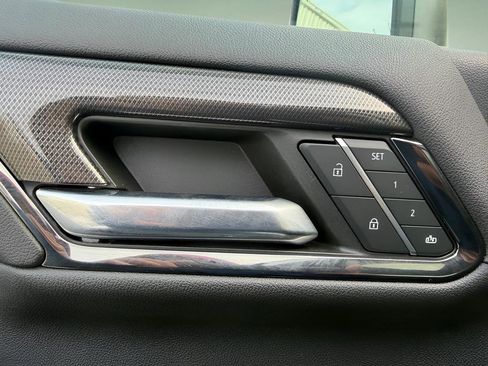 Used 2024 GMC Sierra 2500 AT4 w/ AT4 Premium Plus Package image 17