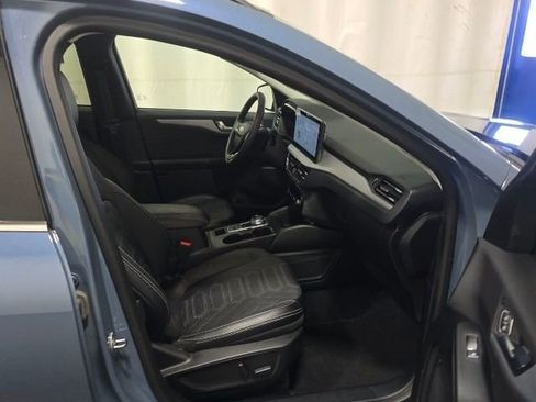 Used 2023 Ford Escape Platinum w/ Premium Technology Package image 5