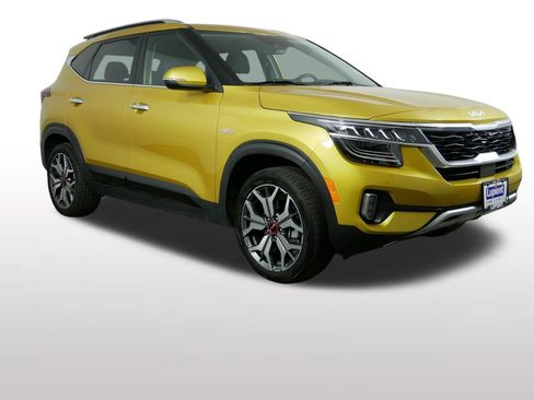 Certified 2023 Kia Seltos SX w/ SX Sunroof Package image 2