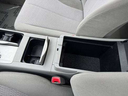 Used 2010 Toyota Camry LE FWD image 29