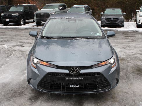 Used 2025 Toyota Corolla LE image 2