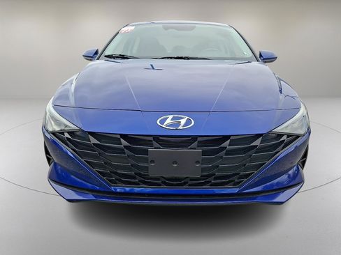 Certified 2023 Hyundai Elantra SE image 3