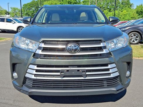 Used 2018 Toyota Highlander XLE w/ Carpet Mat Package (TMS) AWD/4WD image 2