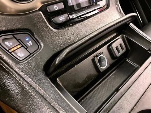 Used 2020 GMC Yukon Denali w/ Denali Premium Package image 32