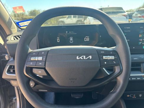 Used 2025 Kia K4 LXS image 27