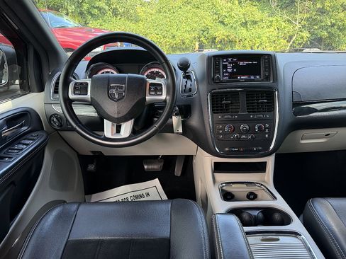 Used 2018 Dodge Grand Caravan SXT FWD image 10