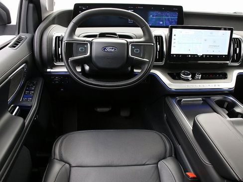 New 2025 Ford Expedition Max Platinum w/ Driver's Package image 15