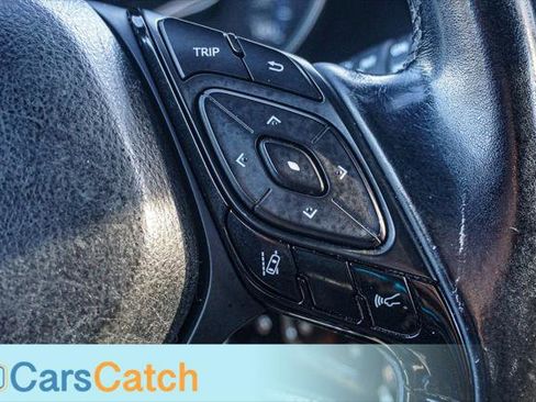 Used 2018 Toyota C-HR XLE image 34