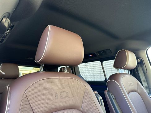 New 2025 Volkswagen ID. Buzz Pro S RWD image 17