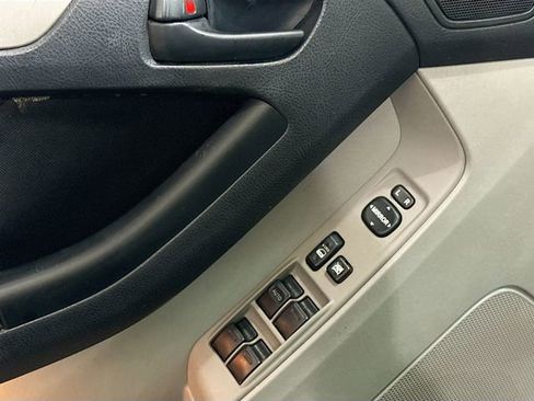 Used 2006 Toyota 4Runner SR5 AWD/4WD image 17