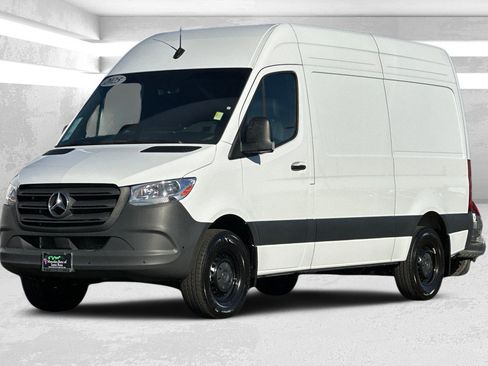 Used 2025 Mercedes-Benz Sprinter 2500 image 8