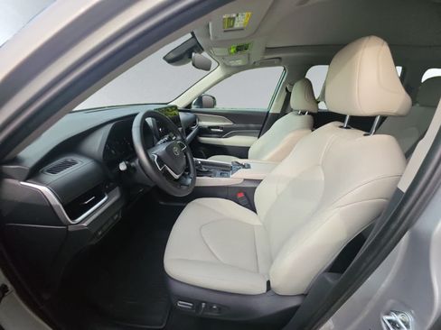 Used 2026 Toyota Grand Highlander AWD image 6