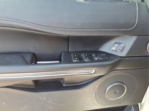 Used 2021 Ford Expedition XLT image 18