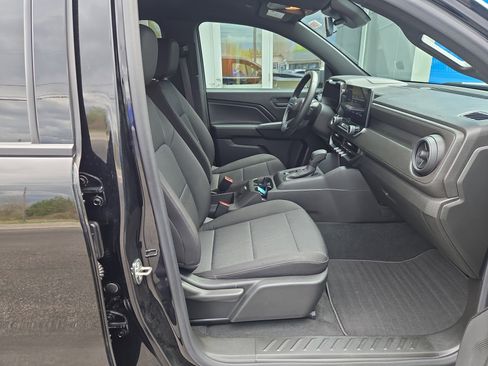 Used 2023 Chevrolet Colorado W/T AWD/4WD image 18