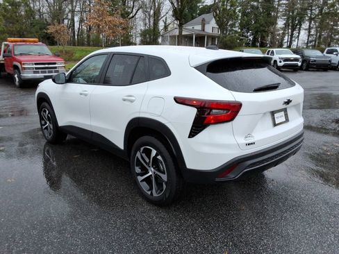 Certified 2024 Chevrolet Trax RS w/ Driver Confidence Package image 7