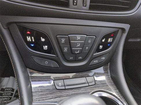Used 2018 Buick Envision Premium w/ Driver Confidence Package image 25