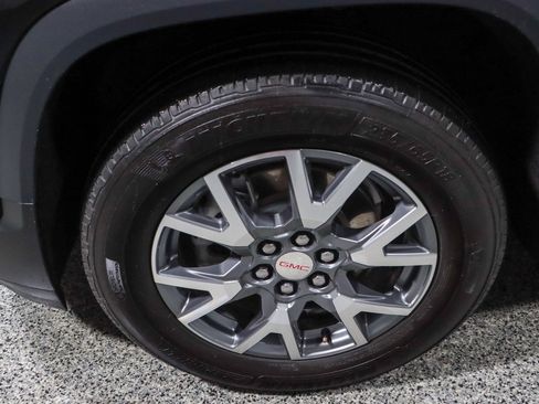 Used 2022 GMC Acadia SLT w/ Technology Package FWD image 11