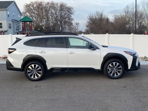 Used 2025 Subaru Outback Limited image 6