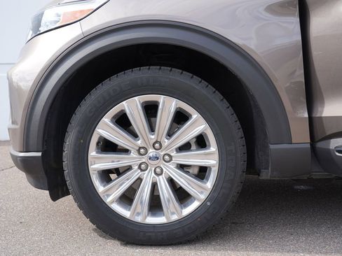 Used 2021 Ford Explorer Limited w/ Equipment Group 301A AWD/4WD image 11