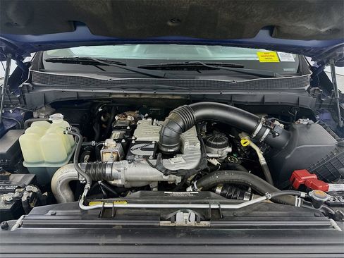 Used 2017 Nissan Titan SV image 31