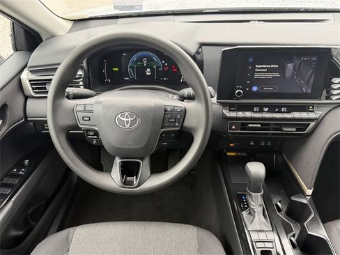 Used 2025 Toyota Camry LE image 11