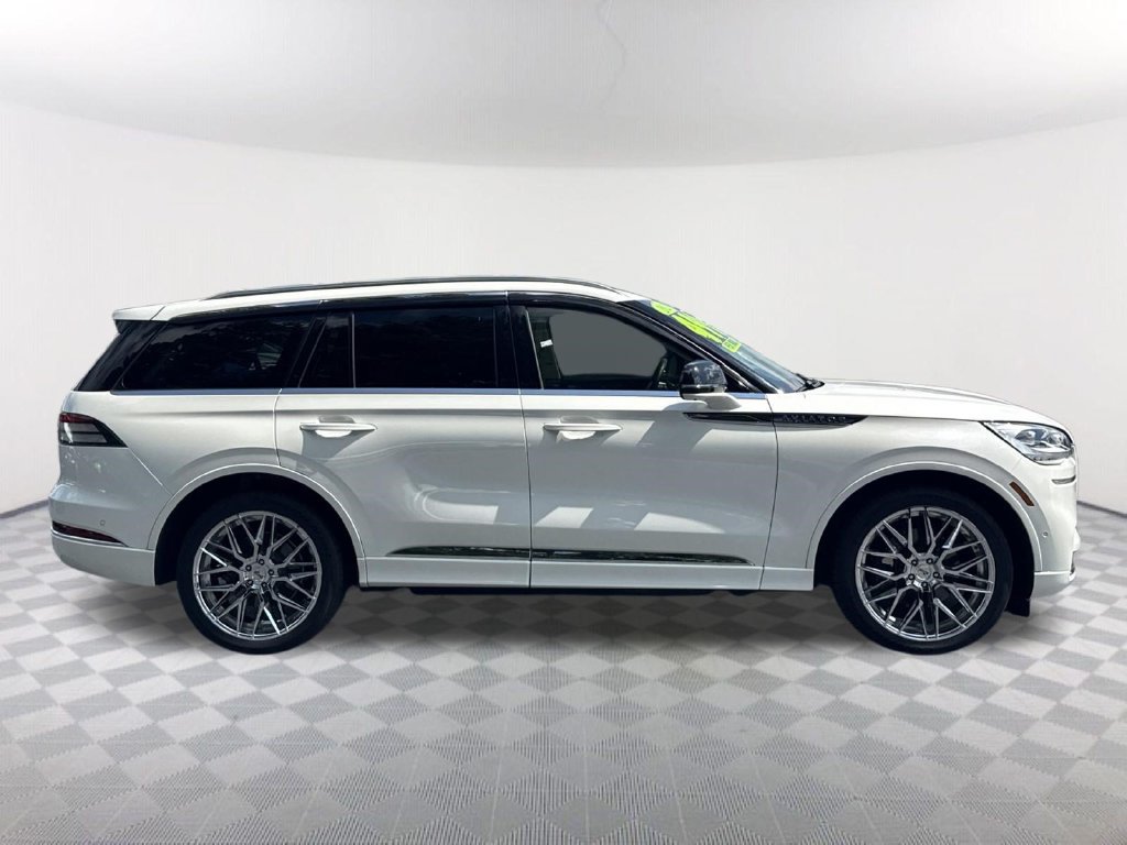 Used 2023 Lincoln Aviator Black Label Grand Touring AWD/4WD image 4