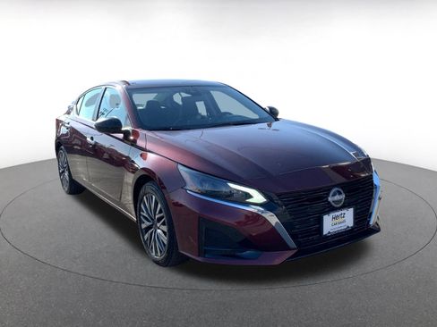 Used 2025 Nissan Altima 2.5 SV image 1