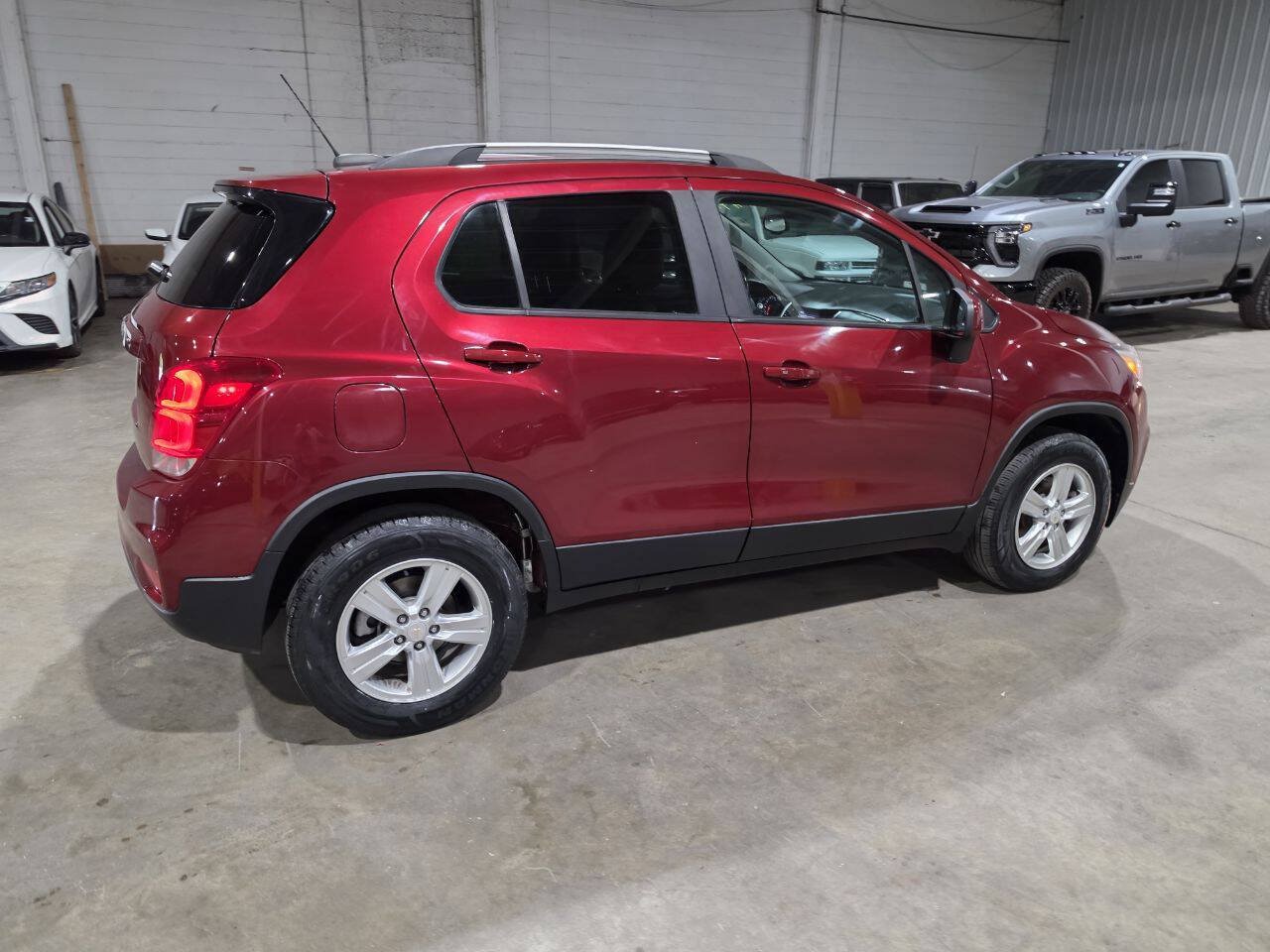 Used 2021 Chevrolet Trax LT w/ LT Convenience Package AWD/4WD image 13
