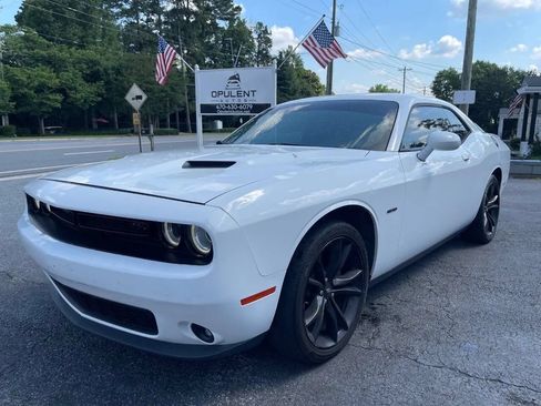 Used 2018 Dodge Challenger R/T w/ Driver Convenience Group RWD image 3