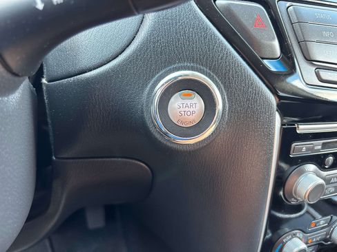 Used 2015 Nissan Pathfinder SV AWD/4WD image 24