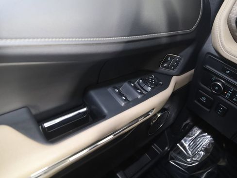 Used 2022 Ford Expedition Limited image 32