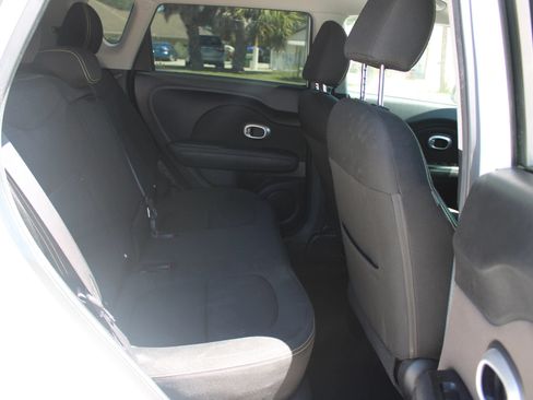 Used 2015 Kia Soul + FWD image 25
