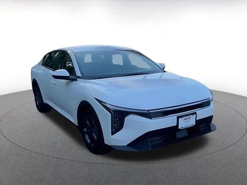 Used 2025 Kia K4 LXS FWD image 3