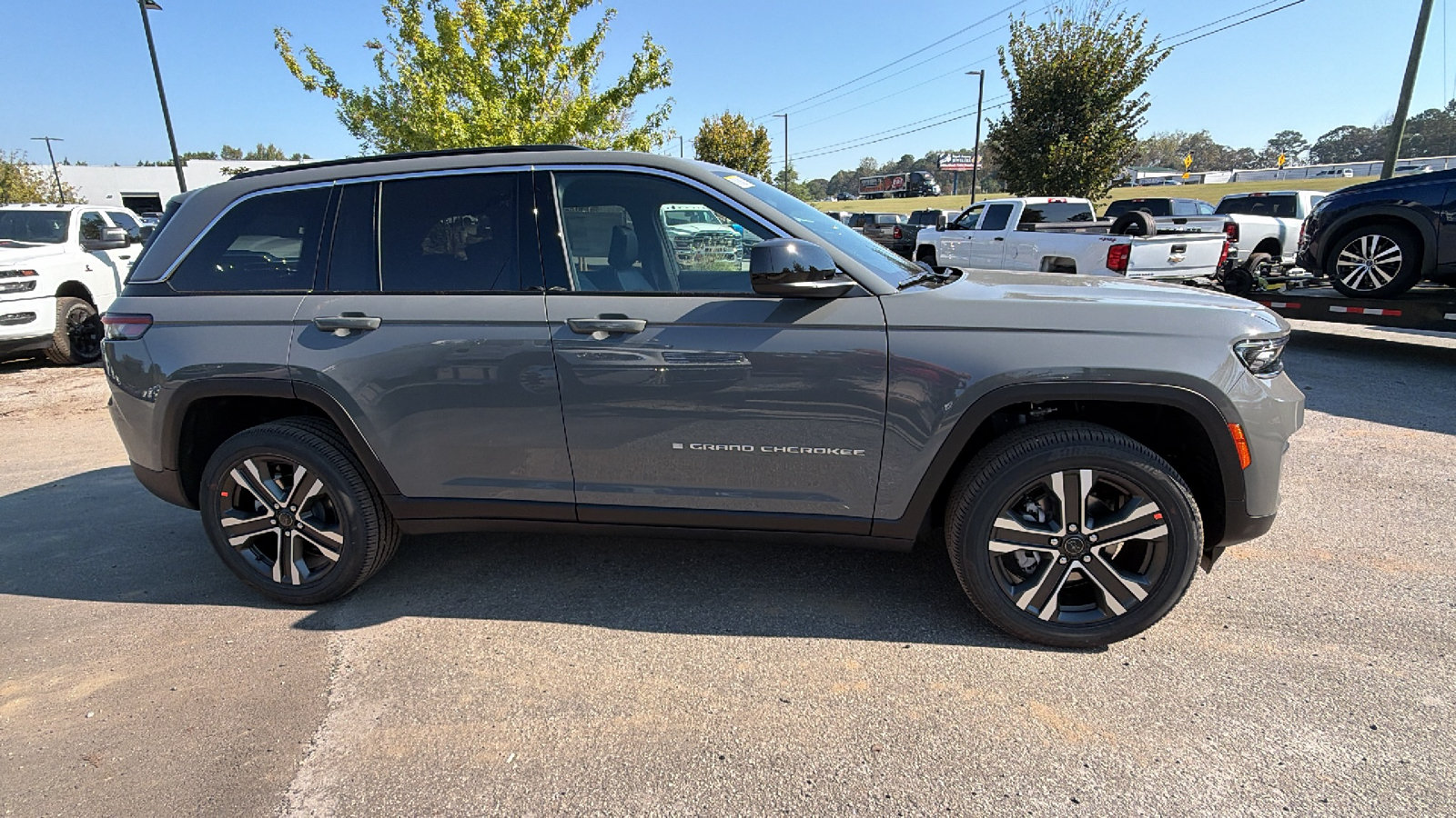 New 2027 Jeep Grand Cherokee Laredo X AWD/4WD image 7