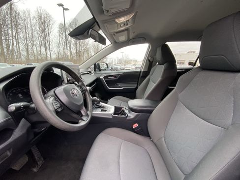 Used 2025 Toyota RAV4 XLE image 19