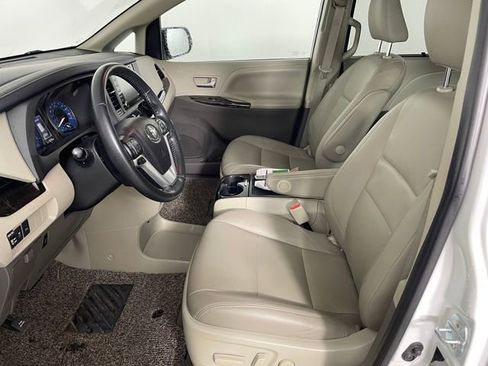 Used 2020 Toyota Sienna XLE w/ XLE Navigation Package image 2