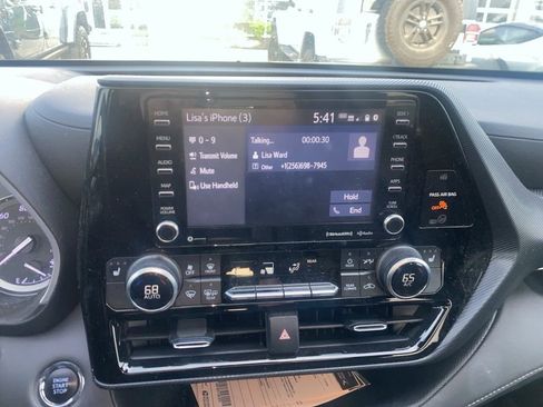 Used 2022 Toyota Highlander XSE image 11