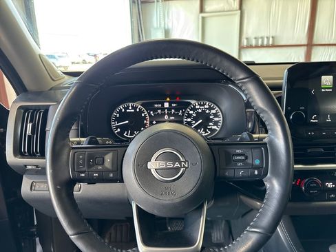 Used 2022 Nissan Pathfinder SL w/ SL Premium Package image 9