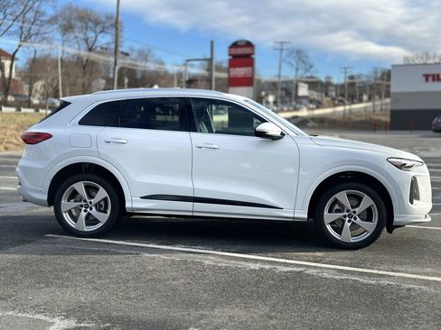Used 2025 Audi Q5 Premium Plus w/ Premium Plus image 8