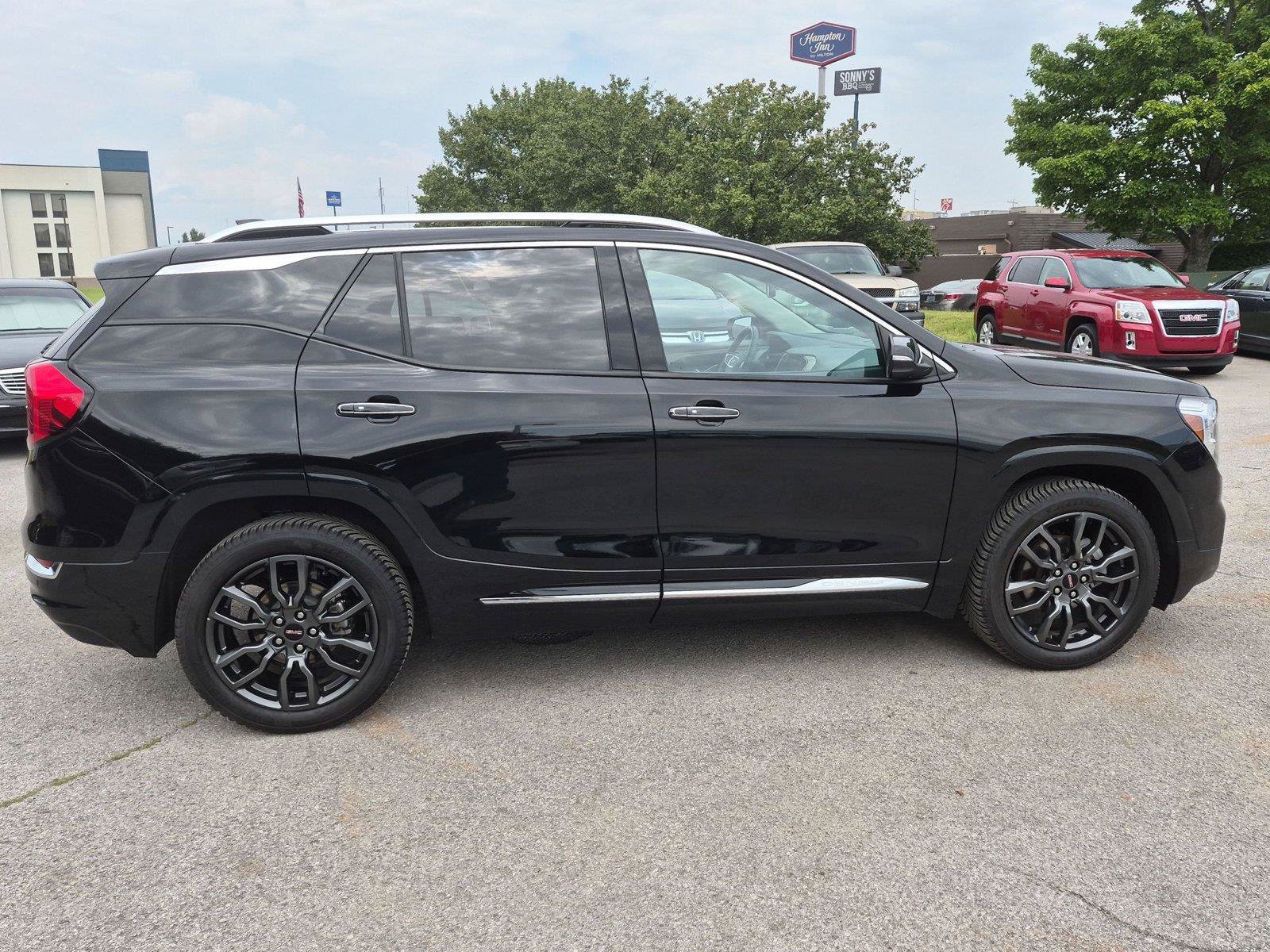 Used 2023 GMC Terrain Denali w/ Black Diamond Edition AWD/4WD image 6