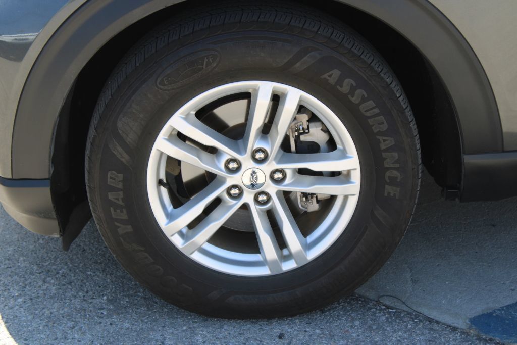 Used 2020 Ford Explorer XLT w/ Equipment Group 202A RWD image 8