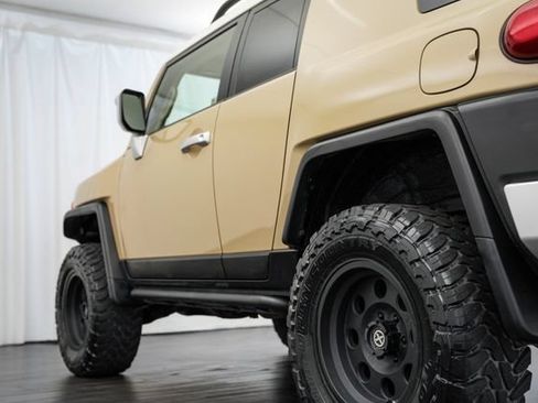 Used 2013 Toyota FJ Cruiser 4WD w/ Upgrade Pkg image 30