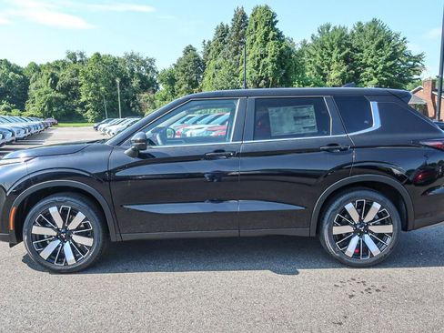 New 2025 Mitsubishi Outlander AWD image 3