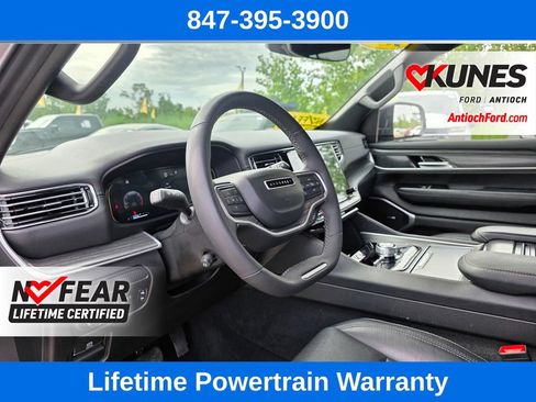 Used 2024 Jeep Wagoneer Series II w/ Flexible Seating Group AWD/4WD image 12